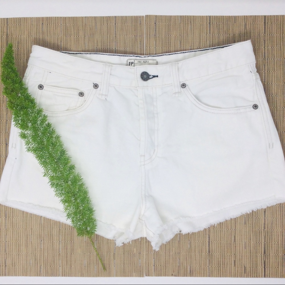 Free People Stylish Hi-Rise Denim Short Size (29)